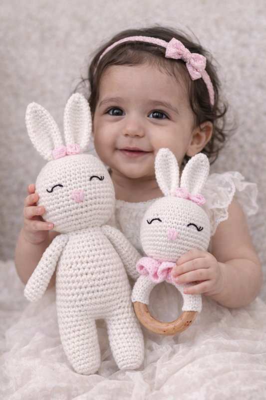 White Bunny girl+Rattle