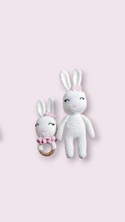 White Bunny girl+Rattle